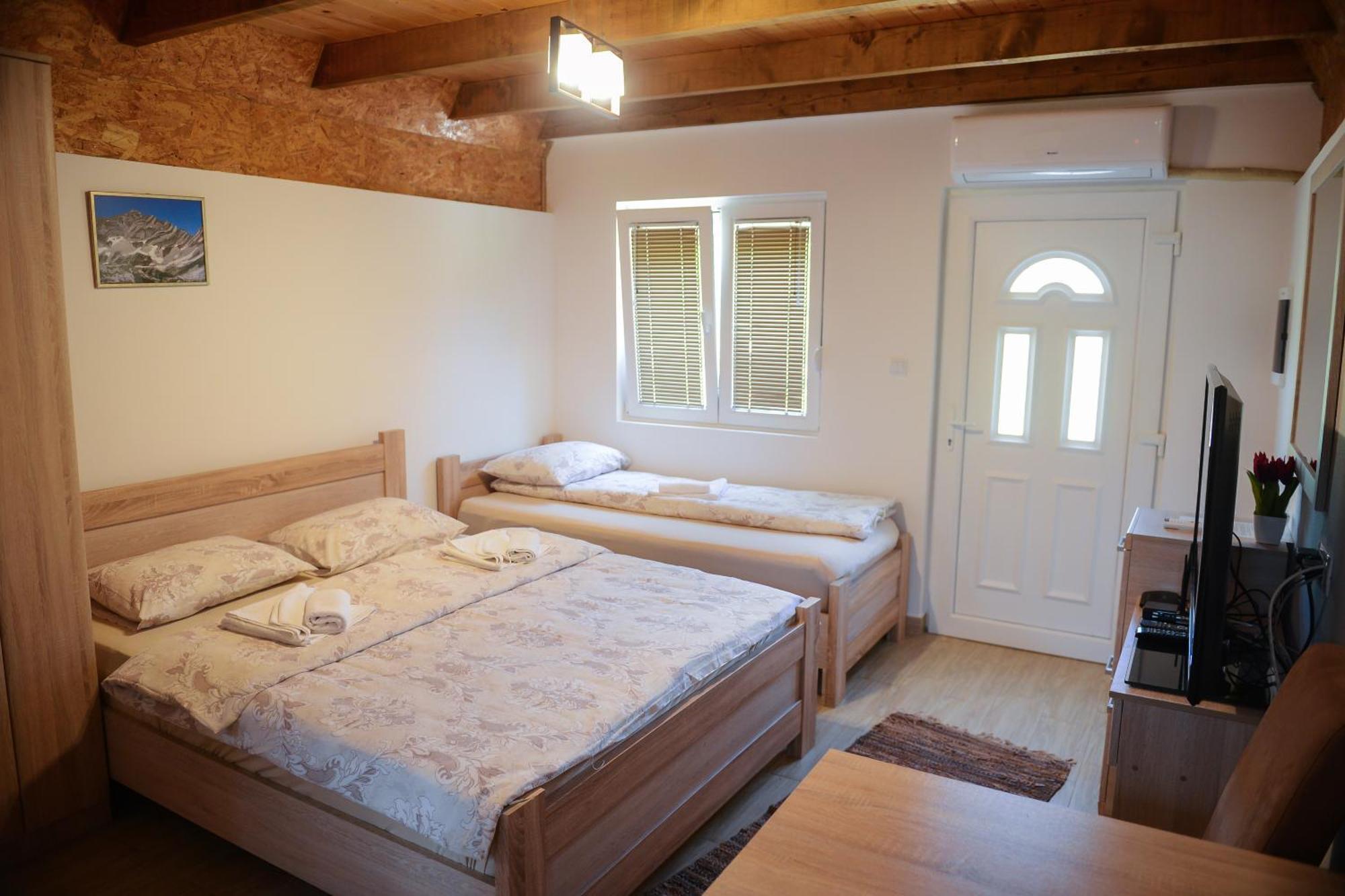 Bungalow Holiday Plužine Pokoj fotografie